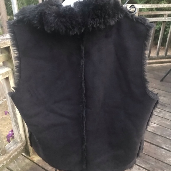 🦉NWOT Ann Taylor Loft Faux Fur Suade Black Vest Sz L - Picture 6 of 7